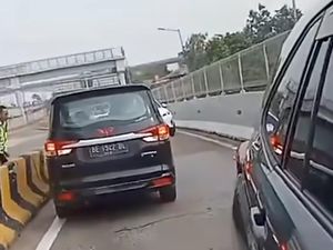 Mobil Lawan Arah di GT Ciledug Hampir Tabrakan gegara Ikuti Google Maps