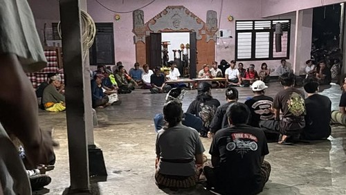 Suasana paruman agung terkait kasus dugaan korupsi yang dilakukan Ketua LPD Desa Adat Buahan, Tabanan, berinisial IGNS, pada Rabu (28/10/2026). Foto: Dok. Istimewa)