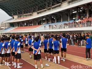 Suporter Geruduk Latihan PSIM Jelang Lawan Borneo FC