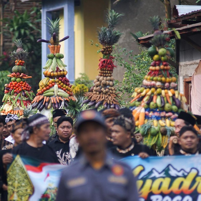 Syukuran Hasil Bumi Dalam Tradisi Nyadran Gunung Silurah