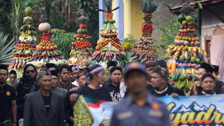 Syukuran Hasil Bumi Dalam Tradisi Nyadran Gunung Silurah