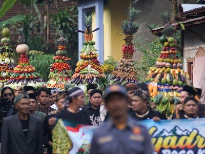 Syukuran Hasil Bumi Dalam Tradisi Nyadran Gunung Silurah