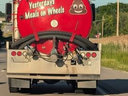 Tulisan di Belakang Truk Ini Kocak Parah hingga Menohok Tulisan di Belakang Truk Ini Kocak Parah hingga Menohok