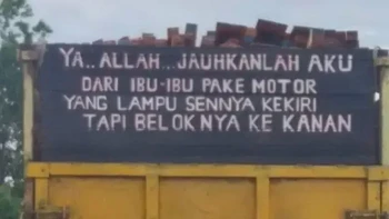 Doa sopir truk ini mewakili keresahan banyak pengendara! Lampu sein ke kiri, eh beloknya malah ke kanan. Foto: instagram.com/recehtapiviral