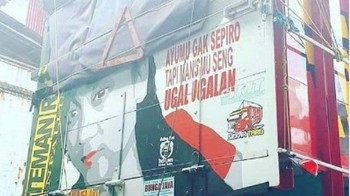 Katanya hidup cuma sekali, tapi jangan sekali-kalinya dipakai buat ugal-ugalan! Nasihat di belakang truk ini bikin bingung, mau tepuk tangan atau geleng kepala? Foto: instagram.com/recehtapiviral