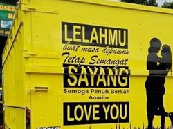 Tulisan di Belakang Truk Ini Kocak Parah hingga Menohok Tulisan di Belakang Truk Ini Kocak Parah hingga Menohok