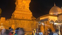 Menara Kudus Tampil Memikat dengan Cahaya Keemasan
