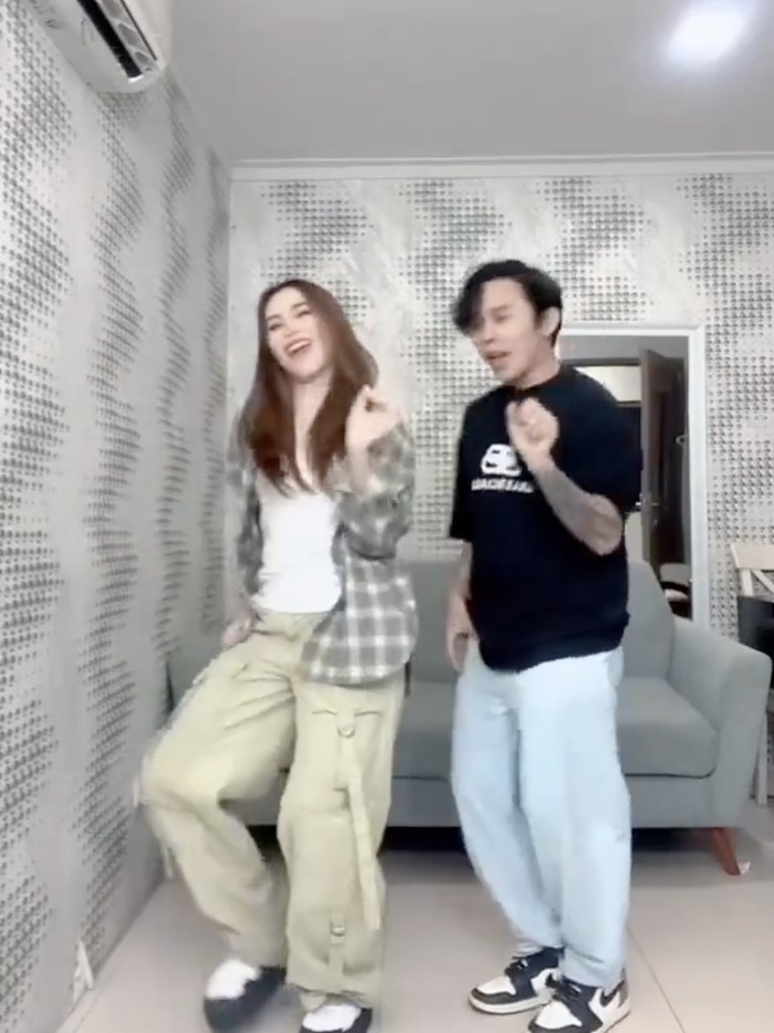 Ayu Ting Ting Kedekatan Ayu Ting Ting dengan Krizna Fahrezi