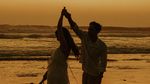 Senja di Laut Prewedding Azriel Hermansyah dan Sarah Menzel