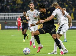 Denilson berselebrasi dengan gembira setelah berhasil menyumbangkan gol penting dalam pertandingan sengit di ajang BRI Super League tersebut. ANTARA FOTO/Rafsanjani&nbsp;