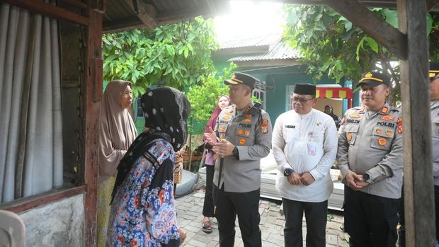 Kapolres Kepulauan Seribu Pimpin Bedah Rumah Warga