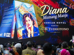 SBY Kenang Ani Yudhoyono Lewat Novel Diana Memang Manja