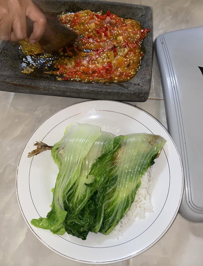 Kena Prank Netizen! Ngaku Cuma Makan Sayur-Telur, Ternyata Ada Lauk 'Ghaib' Kena Prank Netizen! Ngaku Cuma Makan Sayur-Telur, Ternyata Ada Lauk 'Ghaib'
