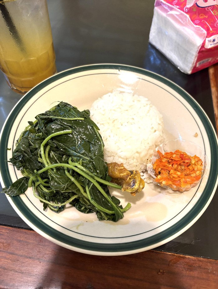 Kena Prank Netizen! Ngaku Cuma Makan Sayur-Telur, Ternyata Ada Lauk 'Ghaib' Kena Prank Netizen! Ngaku Cuma Makan Sayur-Telur, Ternyata Ada Lauk 'Ghaib'