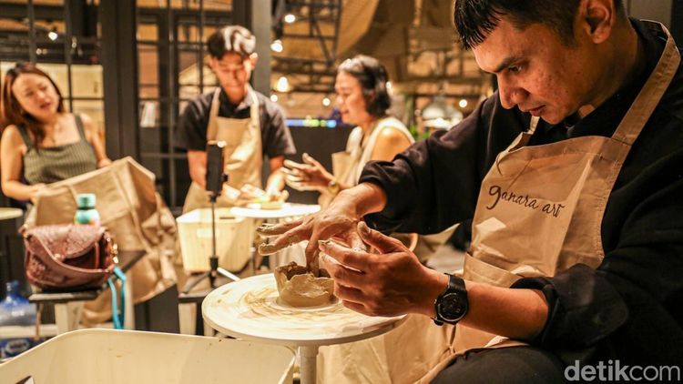 Menikmati Aktivitas Pottery dan Melukis di Tengah SCBD