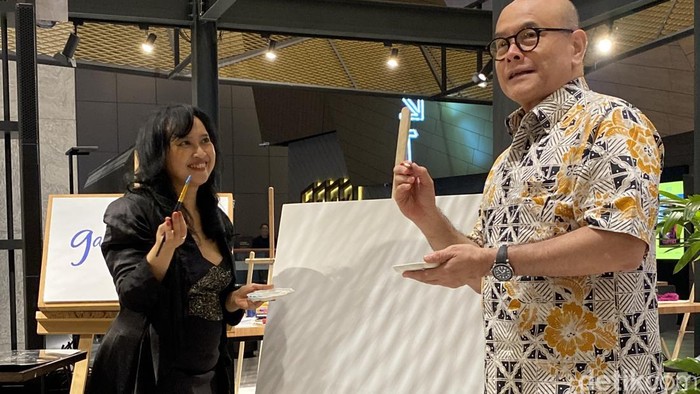 Tita Djumaryo, CEO & Founder of Ganara Art dan David Hilman, Chief Leasing Officer of ASRI Group turut hadir dalam kegiatan Art Meets Space ini.