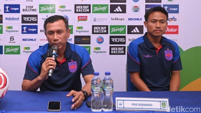 Pelatih PSIS, WIidodo C Putro dalam sesi jumpa pers jelang laga lawan Persikad, Sabtu (31/10/2026).