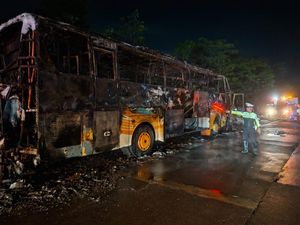 Bus PO Tunggal Dara Angkut Belasan Penumpang Terbakar di Tol Bawen