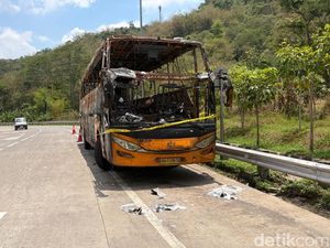 Penampakan Bus PO Tunggal Dara Hangus Terbakar Sisa Kerangka di Tol Bawen