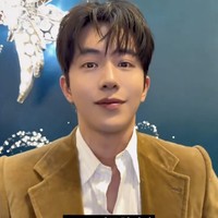 Tak sedikit yang meyakini Nam Joo Hyuk memperbaiki fitur wajahnya. Sedangkan penggemar lain mengaitkan lipatan kelopak mata ganda tersebut dengan penuaan, mengingat Nam Joo Hyuk memasuki usia kepala tiga.&nbsp;Foto: dok. X @NamJooHyukTH