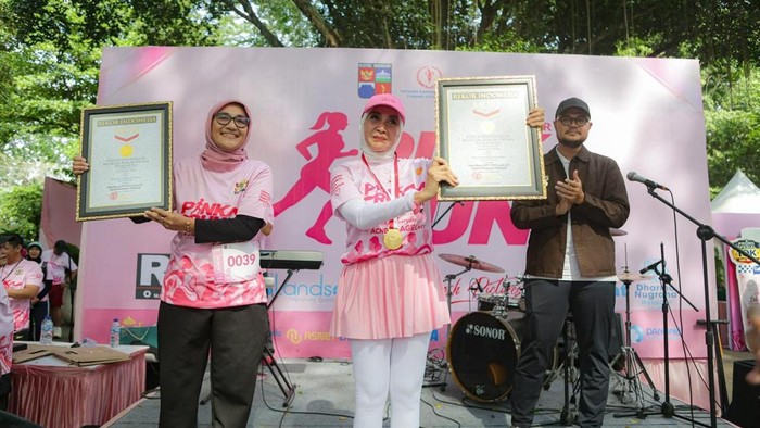 penerimaan penghargaan rekor MURI gerakan peduli kanker di Kota Bogor