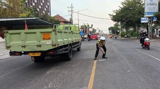 Konvoi Suporter Futsal di Banyuwangi Tabrak Pemotor, 1 Orang Tewas
