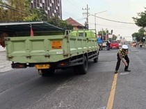Konvoi Suporter Futsal di Banyuwangi Tabrak Pemotor, 1 Orang Tewas