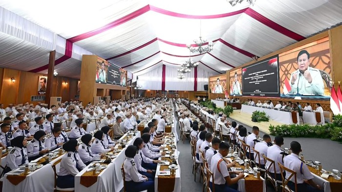 Prabowo dalam acara Taklimat Presiden RI kepada Peserta Program Presiden untuk Pemimpin Masa Depan Indonesia (P3MDI)