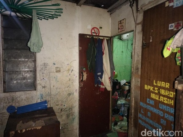 Rumah Broto di Palmerah yang dihuni 13 orang.
