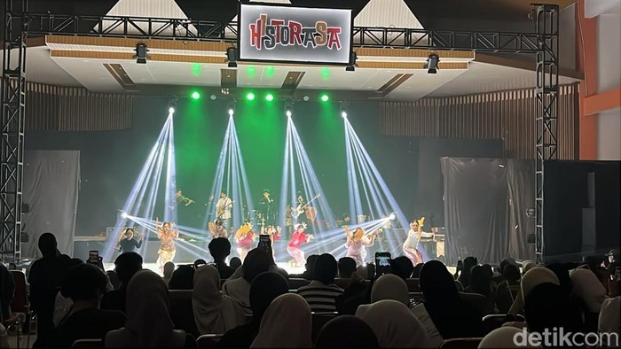 UKM Seni UNM menggelar panggung seni bertajuk HISTORASA 2026: Pentas Makhluk Manis.