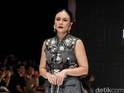 Pesona Luna Maya, Wulan Guritno & Tasya Farasya Catwalk di JFW 2027