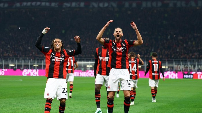 AC Milan bekuk Inter Milan 3-1 di Derby della Madonnina. 
