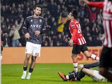 PSV Vs Willem II: Nathan Tjoe-A-On Blunder, Timnya Dibantai 7-0