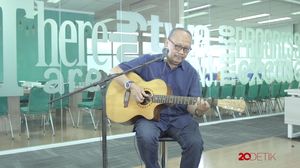 Indahnya Rangkaian Kata dan Untaian Melodi Ebiet G Ade