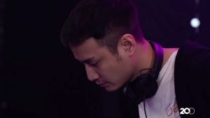 Midnight Quickie Bawakan Single Pertama City Light