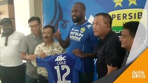 Nomor Punggung 12 untuk Carlton Cole