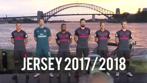 Jersey Ketiga Arsenal Bernuansa Gelap