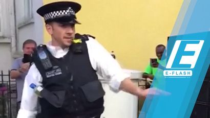 Polisi Ganteng di London Ini Jago Banget Nge-dance