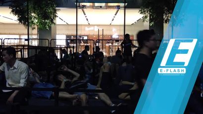 Demi iPhone X, Tidur pun Bisa di Jalanan