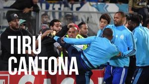 Tendangan Kung Fu ala Patrice Evra