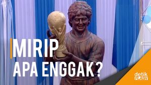 Maradona Resmikan Patung Dirinya di India