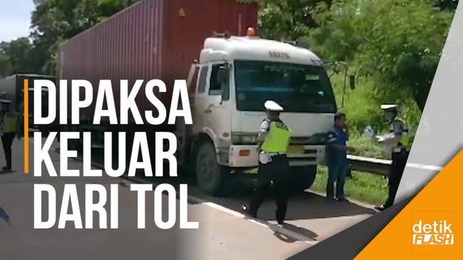 Puluhan Truk Ditilang dan Dipaksa Keluar dari Tol Jakarta 
