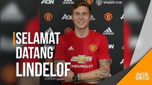 Man United Resmi Datangkan Bek Baru