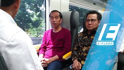Resmikan Kereta Bandara, Kaos Jokowi Bikin Netizen Penasaran