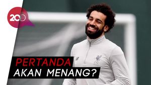 Senyum Lebar Salah Jelang Duel Lawan City di Etihad