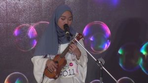 20 Besar Jakarta - Nadhira Menyanyi Diiringi dengan Ukulele