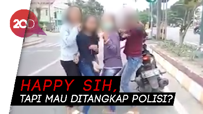 Main Tik Tok di Jalan Berujung Ditilang Polisi