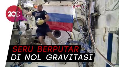 Melihat Astronot Rusia Main Bola di Luar Angkasa