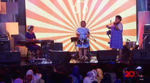 Aksi Jenaka Nonaria di dHot Music Day