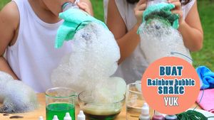 Ajak Anak Bikin Rainbow Bubble Snake, Yuk